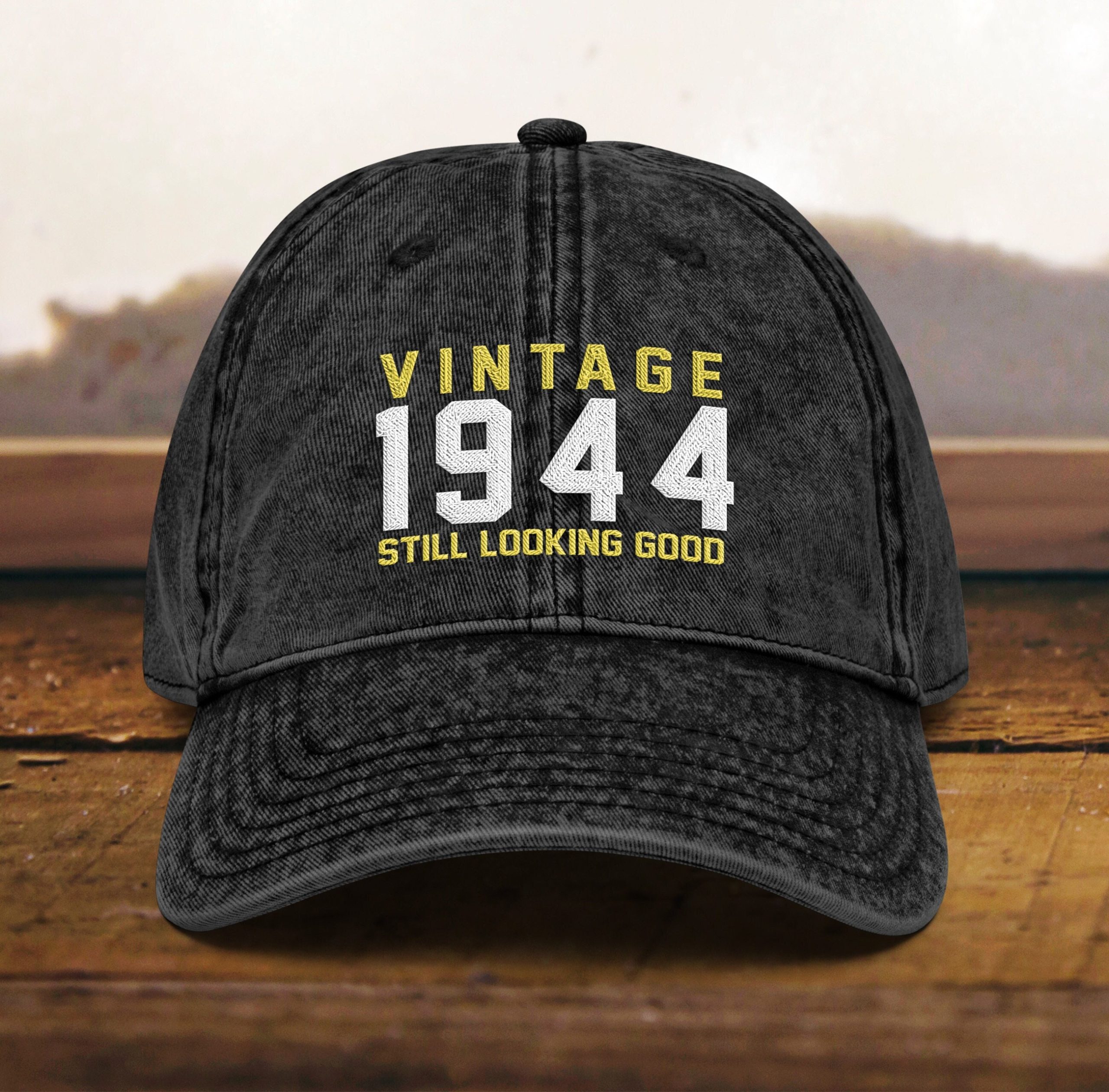 80. Geburtstag Geschenk Bestickte Vintage Mütze Geboren im Jahr 1944 80. geburtstag geschenk bestickte vintage mütze geboren im jahr 1944 5095 scaled