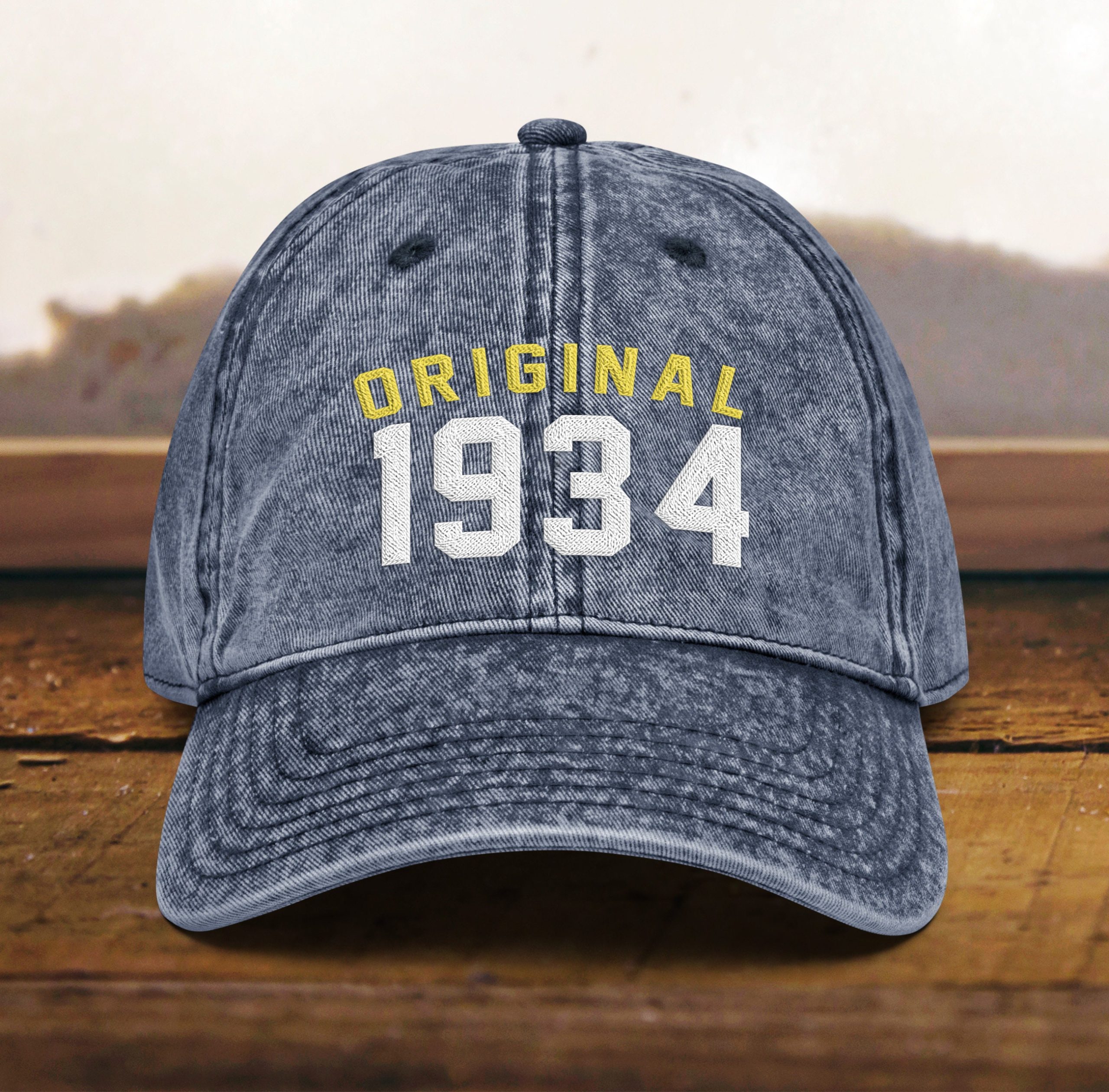 Bestickte Mütze im Vintage Stil zum 90. Geburtstag Geschenk zum 90. Geburtstag, Geboren 1934, Baumwoll Twill Kappe bestickte mütze im vintage stil zum 90. geburtstag geschenk zum 90. geburtstag, geboren 1934, baumwoll twill kappe 8465 scaled