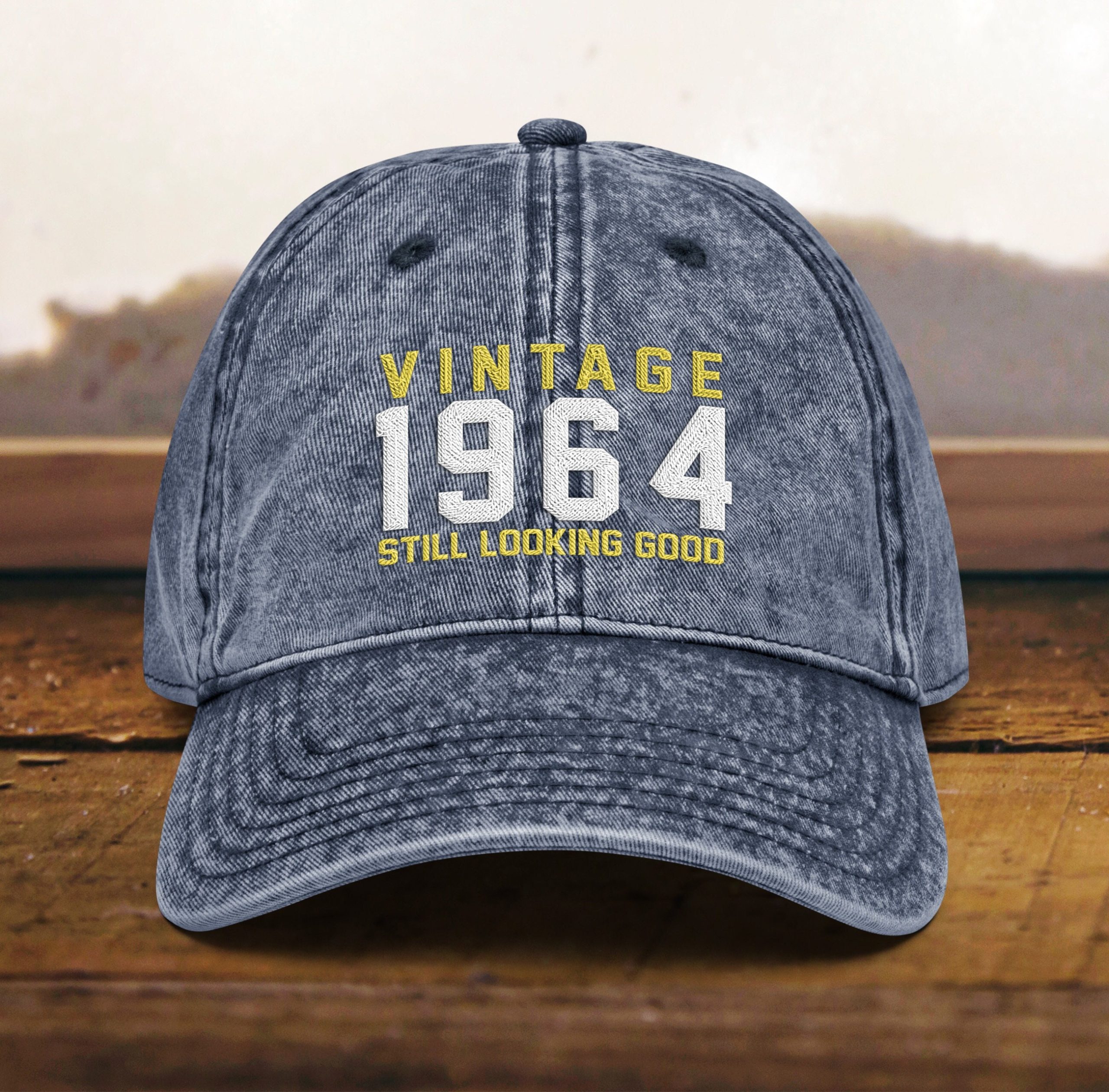 geschenk zum 60. geburtstag papa mütze im vintage stil, bestickt, geboren 1964, baumwoll twill kappe 3287 scaled