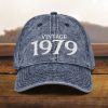Mütze zum 45. Geburtstag Vintage Stil, bestickt, Papamütze, Geboren 1979, Vintage Baumwoll Twill Kappe, Geschenk zum 45. Geburtstag mütze zum 45. geburtstag vintage stil, bestickt, papamütze, geboren 1979, vintage baumwoll twill kappe, geschenk zum 45. geburtstag 3977 scaled