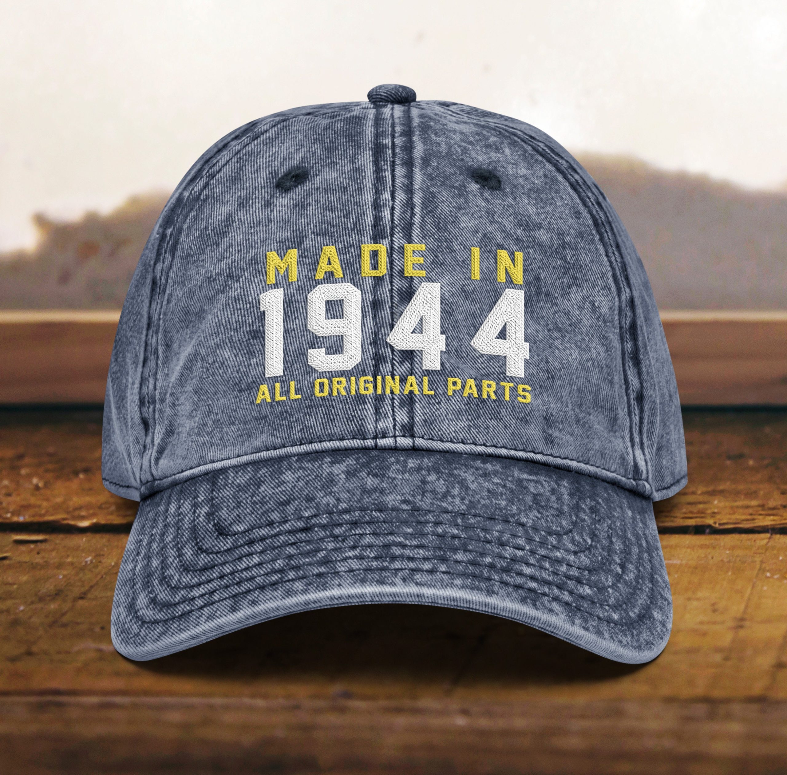 mütze zum 80. geburtstag vintage stil, bestickt, geboren 1944, baumwoll twill kappe 2025 scaled