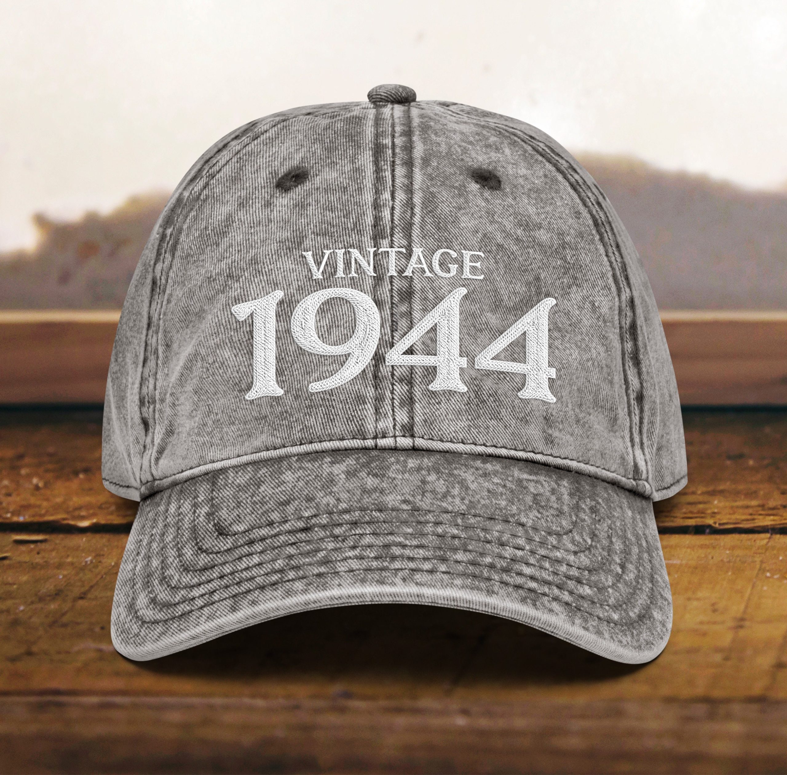 mütze zum 80. geburtstag vintage stil, bestickt, papamütze, geboren 1944, vintage kappe aus baumwoll twill, geschenk zum 80. geburtstag 2701 scaled